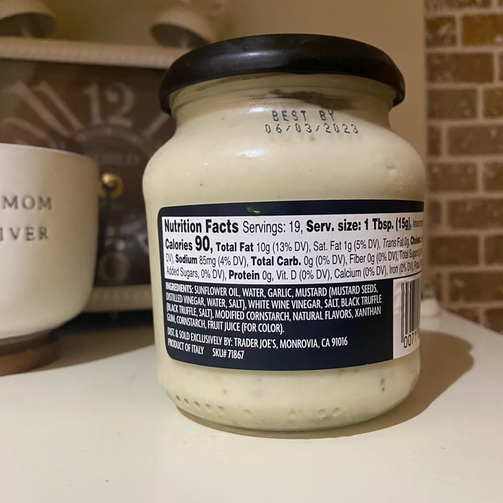 photo of Trader Joe's truffle aioli shared by @yarilovezzucchini on  25 Sep 2022 - review