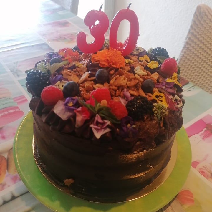 photo of La Besneta Pastel De Cumpleaños Vegano shared by @lauretalaulau on  07 Sep 2021 - review