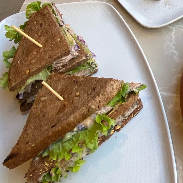 photo of Linfa Milano - Eat Different Club Sandwich Plant Based shared by @chiaraturrini on  11 Mar 2022 - review