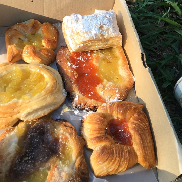 photo of Panadería vegana Facturas shared by @luucoiman on  01 Apr 2021 - review