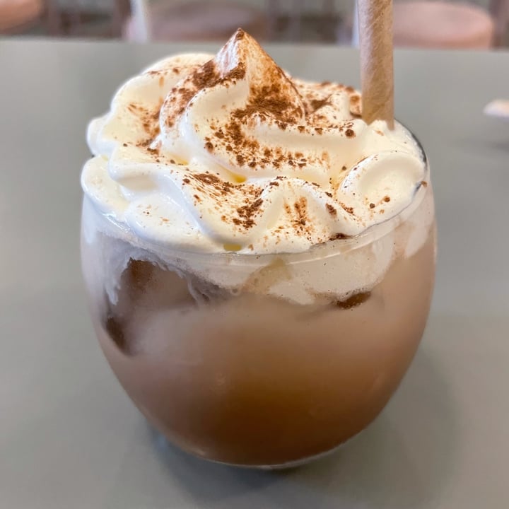 review photo of Bioma plant based café Cafe Moka helado shared by @vanepiterman on 04 Dec 2021 - review