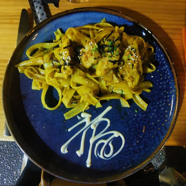 菜肴“curry and Heura chicken pad-thai”的照片
