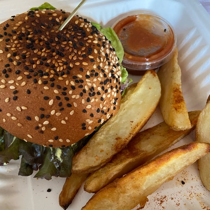 photo of Vegan Planet Krispy burger shared by @vannyrev on  05 Jun 2020 - review