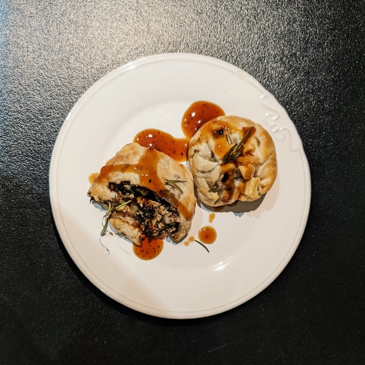 review photo of Woolworths (Australia) Cauliflower & Mushroom Wellington shared by @mon19 on 14 Dec 2020 - review