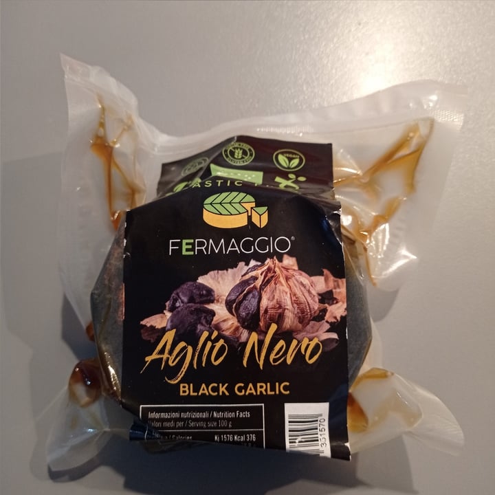 photo of Fermaggio Fermaggio fresco all'aglio nero shared by @smartone76 on  29 Mar 2022 - review