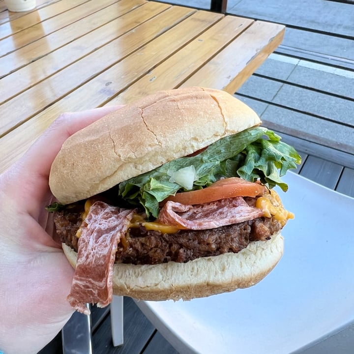 photo of Plant Power Bacon Cheeseburger shared by @healthyveganfood101 on  03 Mar 2022 - review