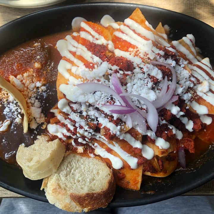 photo of Café Vegetal Chilaquiles Rojos shared by @andreaaraiz on  24 Jul 2022 - review