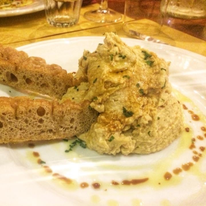 photo of Osteria Veggente Hummus Di Ceci Bio Con Focaccia Integrale shared by @loveg on  30 Jun 2021 - review