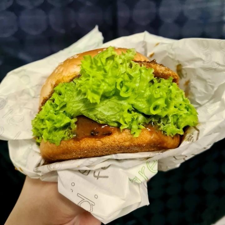 photo of Greendot Rivervale Mall (Take-away Only) Crunchy Soy Burger shared by @paradoksaalinen on  25 Apr 2021 - review