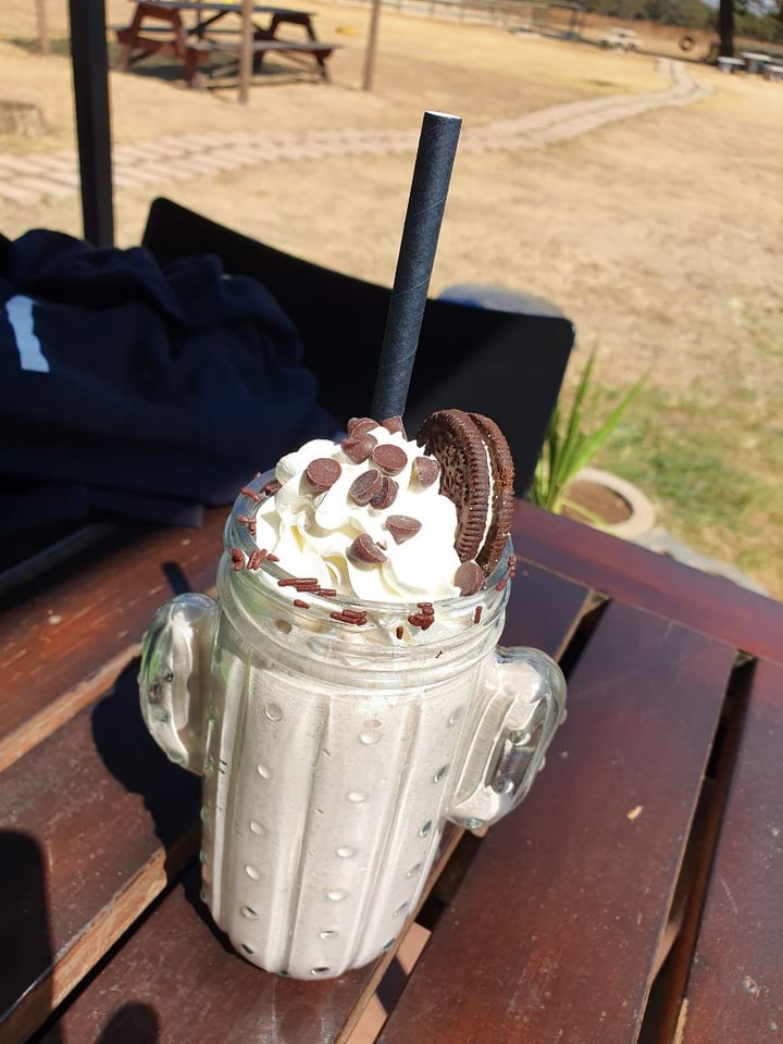 photo of Asher's Corner Cafe @ Ashers Farm Sanctuary Cookies 'n Cream Milkshake shared by @giselaesteves on  01 Sep 2019 - review