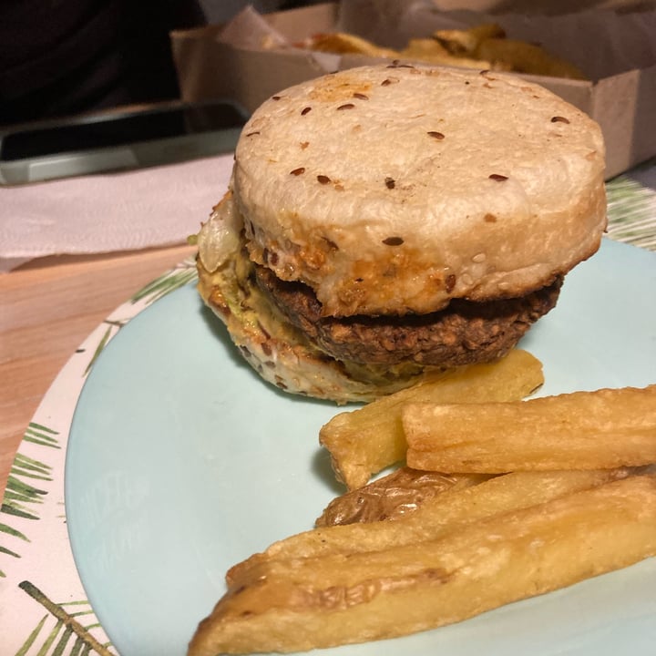 photo of Crisana Plant Based (Delivery y Take Away) Big burger shared by @lucasalorenzi on  12 Apr 2022 - review
