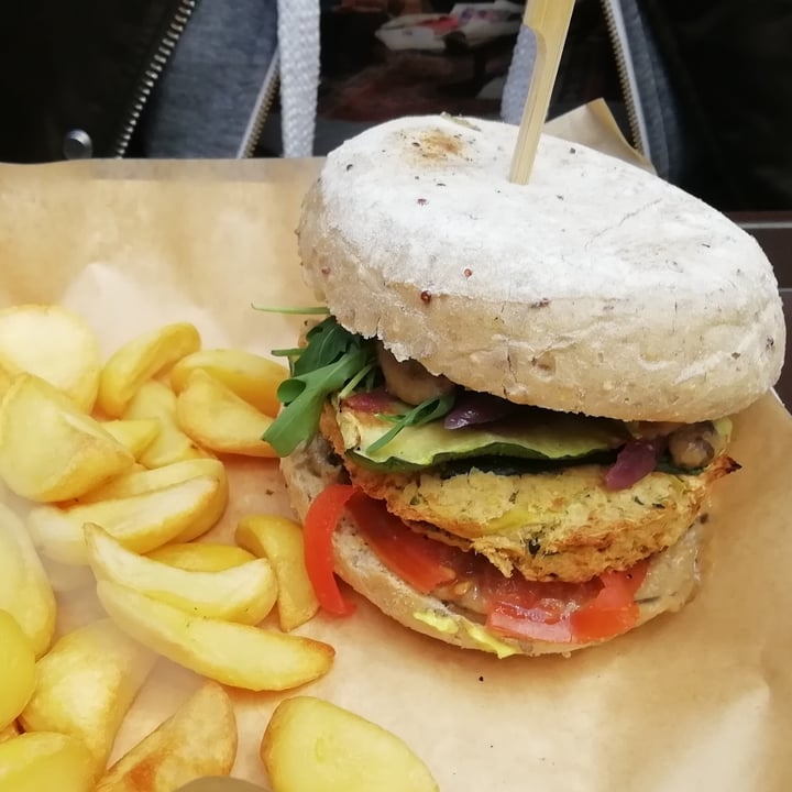 photo of Viva Burger Cecio e patatine shared by @provasian on  10 Nov 2021 - review