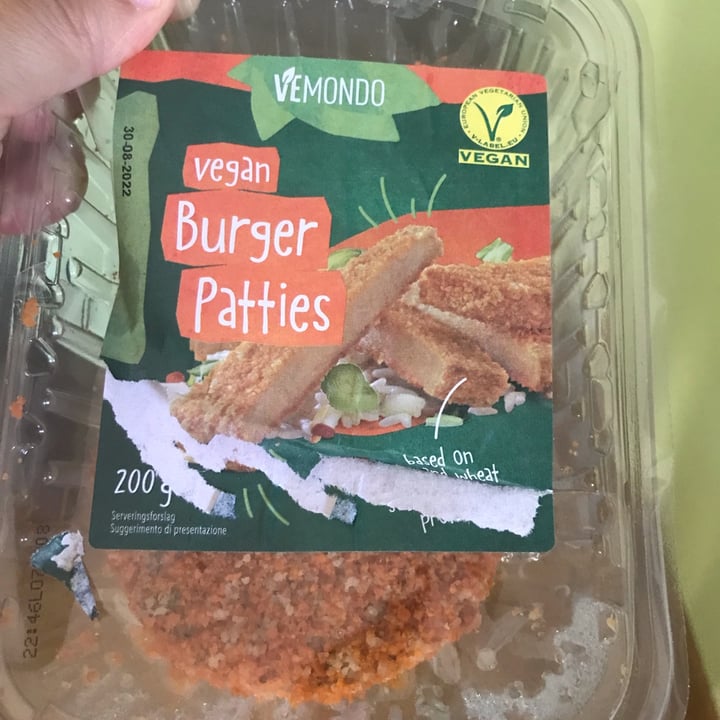 photo of Vemondo Vegan Burger Patties shared by @lisa-85 on  10 Aug 2022 - review