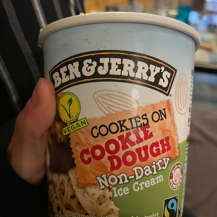 photo of Ben & Jerry's Ben & Jerry’s Vegan Chocolate Chip Cookie Dough chunks shared by @meryysan on  16 Jan 2022 - review