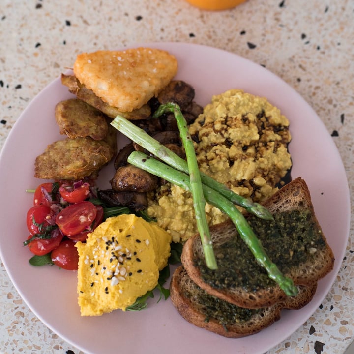 photo of KYND COMMUNITY Big Boss Breaky shared by @baliveganclub on  25 Sep 2020 - review