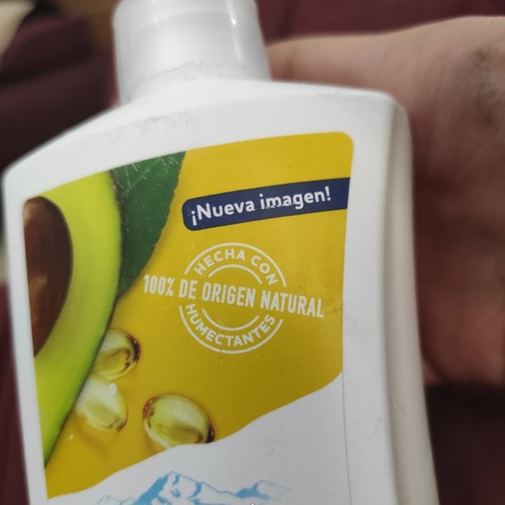 photo of St. Ives Crema Corporal Con Vitamina E Y Aguacate/Palta shared by @miliii on  08 Apr 2021 - review