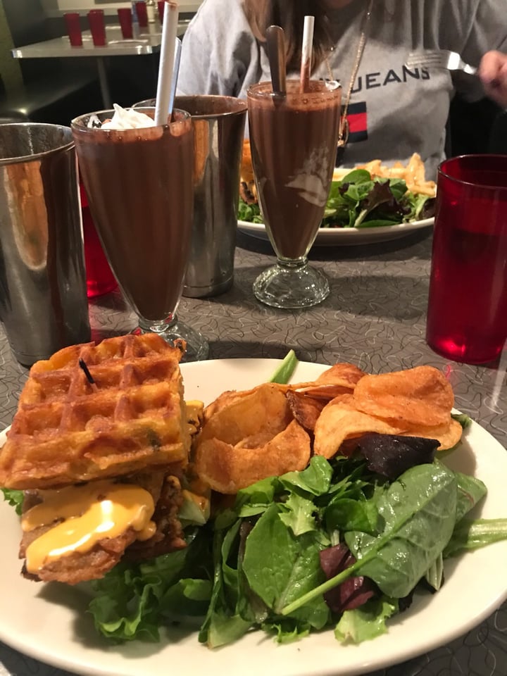 photo of Veggie Galaxy Mac’n Stack shared by @photocrazi93 on  16 May 2019 - review