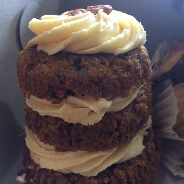 photo of Dolce Bakery Carrot Cake shared by @sylvacharm on  14 Nov 2020 - review