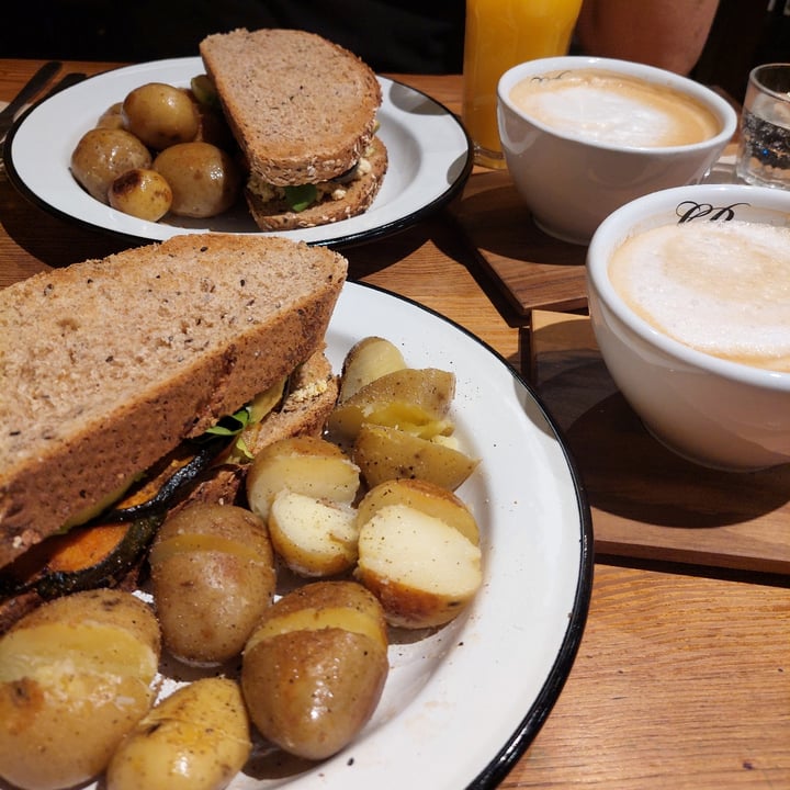review photo of Le Blé Sándwich Vegano shared by @luvgn on 23 Jun 2022 - review