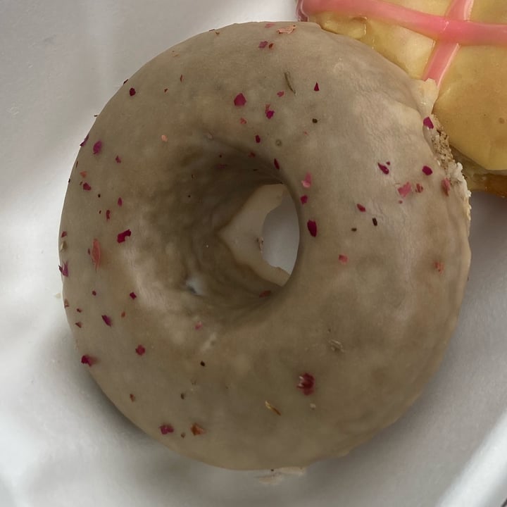 review photo of Cartems Donuts earl grey shared by @silviia on 16 Apr 2022 - review