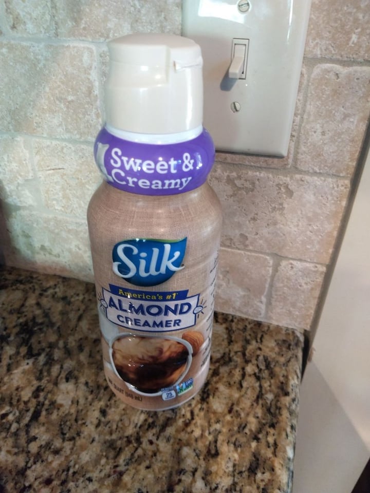 photo of Silk  Sweet & Creamy Almond Creamer shared by @kmjefs on  26 Dec 2019 - review