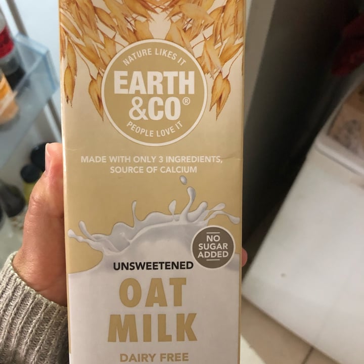 photo of Earth & Co Unsweetened Oat Milk shared by @msittmann on  23 Oct 2021 - review