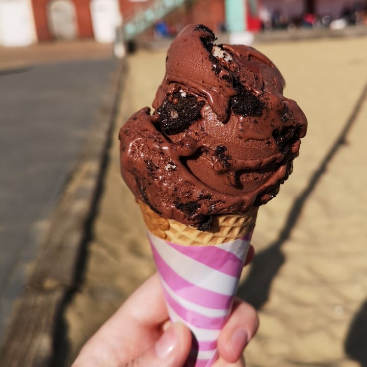 photo of The World Famous Pump Room Chocolate Oreo Ice Cream shared by @pointsofellie on  27 Sep 2021 - review
