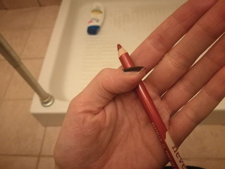 review photo of Neve Cosmetics Spiral lip pencil shared by @susannacecilia on 19 Feb 2020 - review