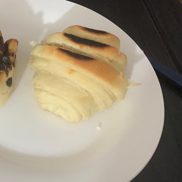 review photo of Chiquita Granola Croissant relleno de vegarella shared by @kalita111 on 11 Apr 2022 - review