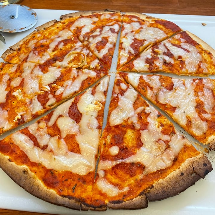 photo of Miyoko's Creamery Liquid Vegan Pizza Mozzarella shared by @reneemarie on  27 Sep 2022 - review