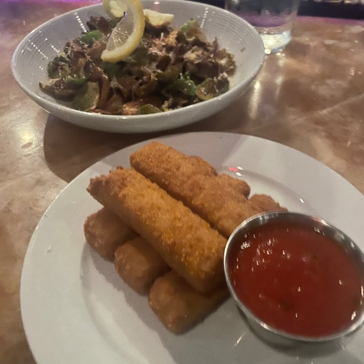 photo of Pura Vita Cashew Mozzarella Sticks shared by @lgerber77 on  08 Apr 2022 - review