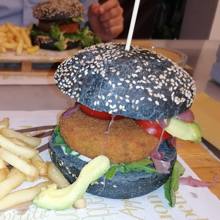 photo of Cuore Fresco Catania (Piazza Duomo) Veganbis Burger shared by @rosannad93 on  07 Nov 2022 - review