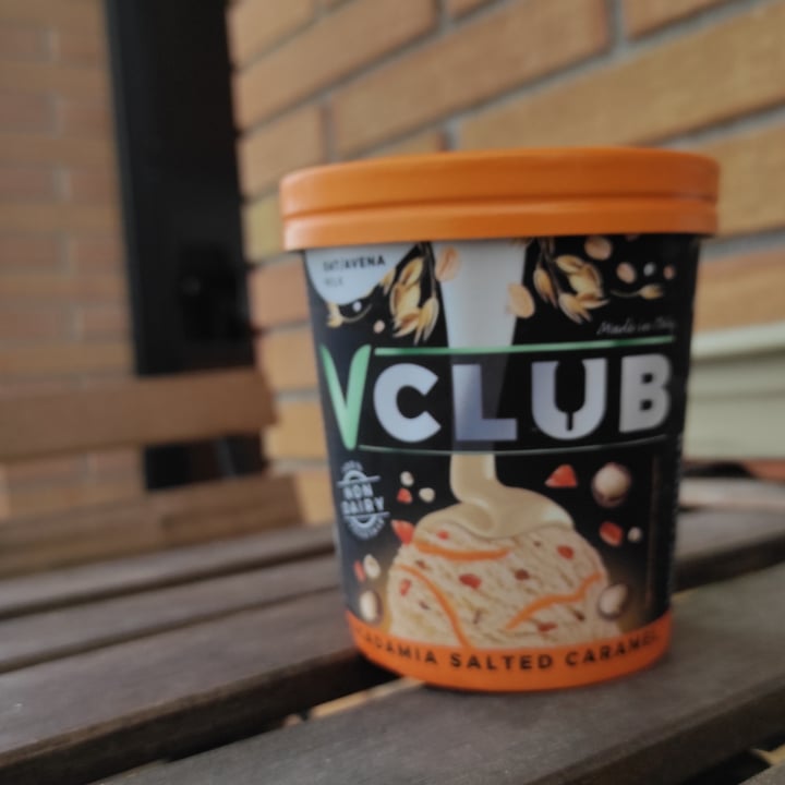 photo of VClub Macadamia Salted Caramel shared by @viajeracronica on  26 Oct 2020 - review