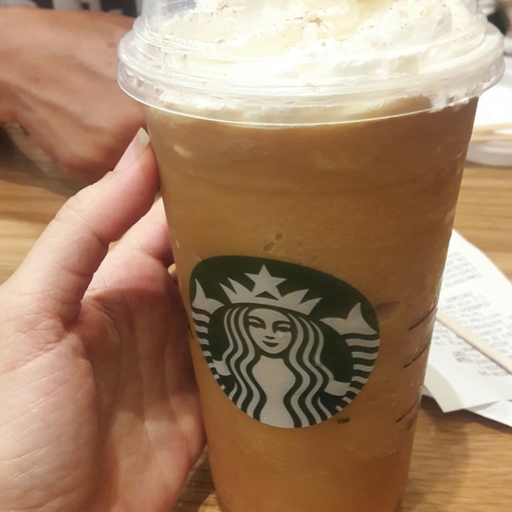 review photo of Starbucks Almond Iced Latte shared by @paoberrio on 30 Nov 2021 - review