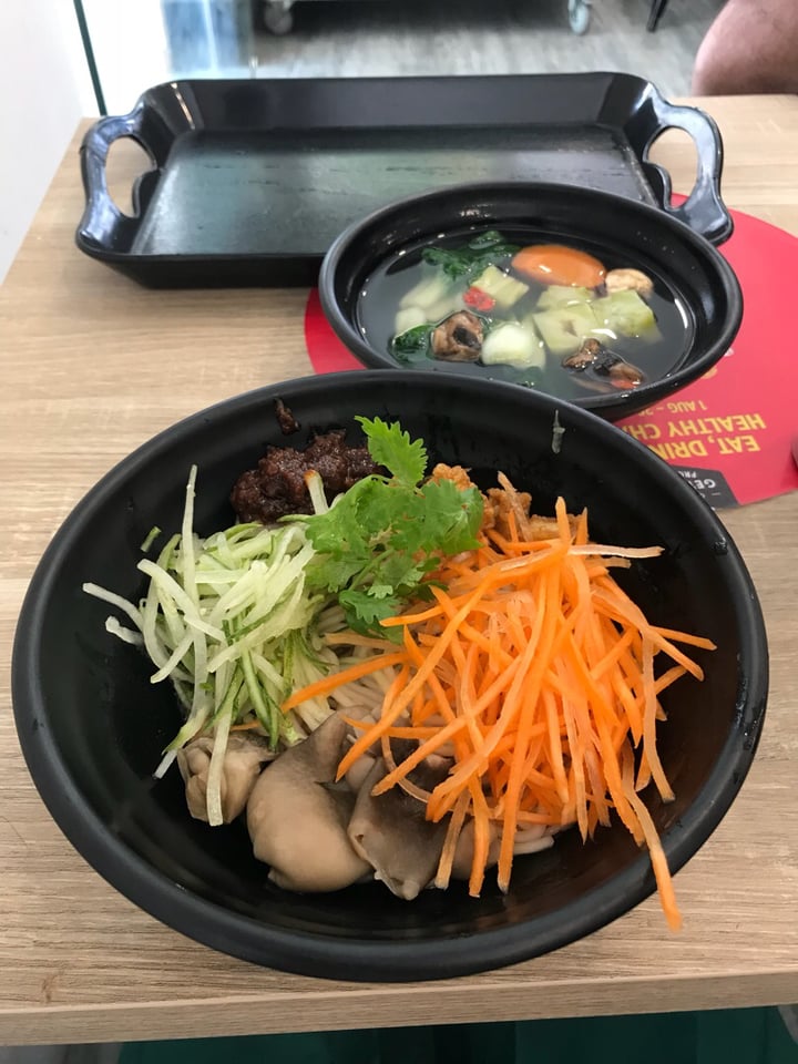 photo of Greendot Vegetarian Bugis Junction Shittake Mushroom Sauce Noodles shared by @peasfulpea on  29 Aug 2018 - review