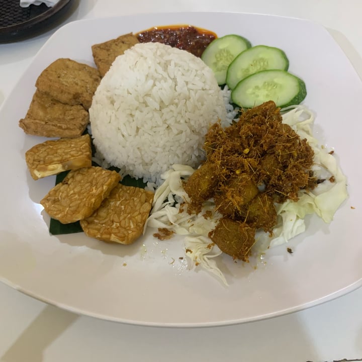 review photo of Loving Hut Nasi ayam kalasan shared by @poppyprl on 16 Nov 2022 - review