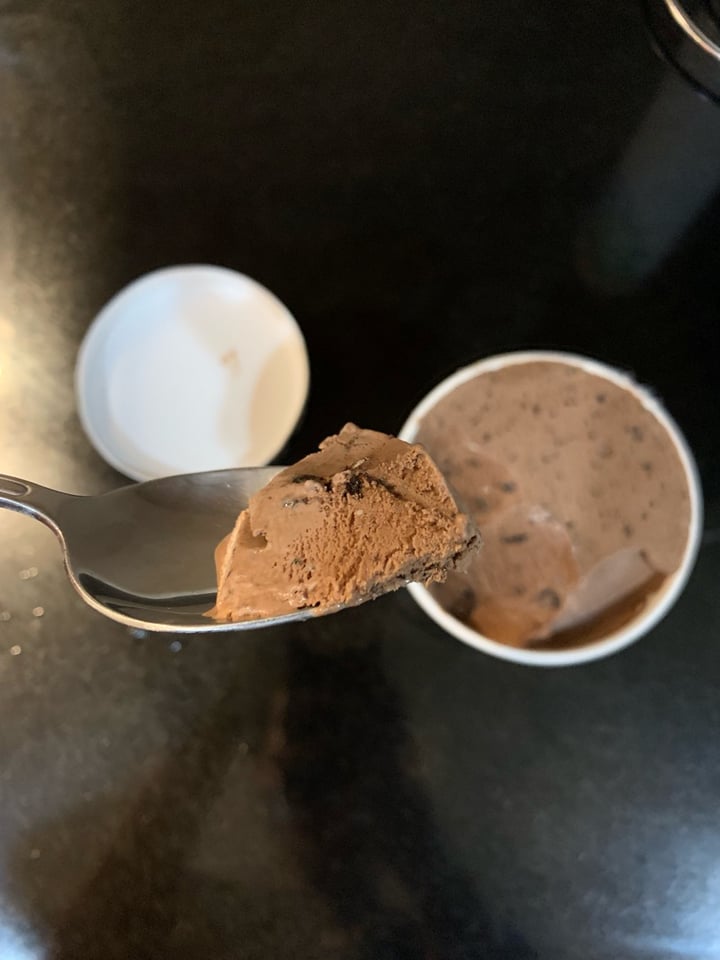 review photo of So Delicious Dairy Free Chocolate Cookies N' Cream Cashewmilk Frozen Dessert shared by @raerodriguez on 07 Sep 2019 - review