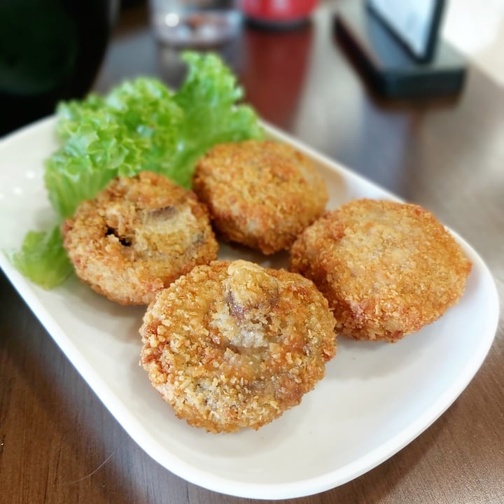 photo of nomVnom Bistro Mushroom Fritters shared by @herbimetal on  24 Dec 2020 - review