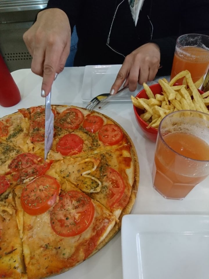 photo of Loving Hut Microcentro Pizza Muzzarella shared by @nazikol29 on  06 Aug 2019 - review