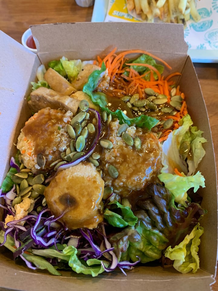 photo of Amy's Drive Thru Super Salad shared by @veganpetite on  22 Feb 2019 - review