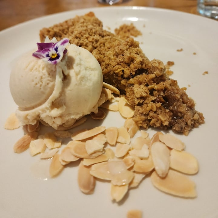 photo of Jonkershuis Restaurant South Africa Apple Crumble shared by @sachthevegan on  03 Dec 2022 - review