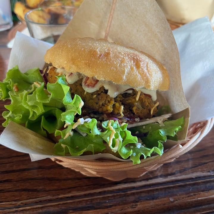 photo of Public & Vegan Kitchen Bled club burger shared by @annacristaudo on  05 Nov 2022 - review