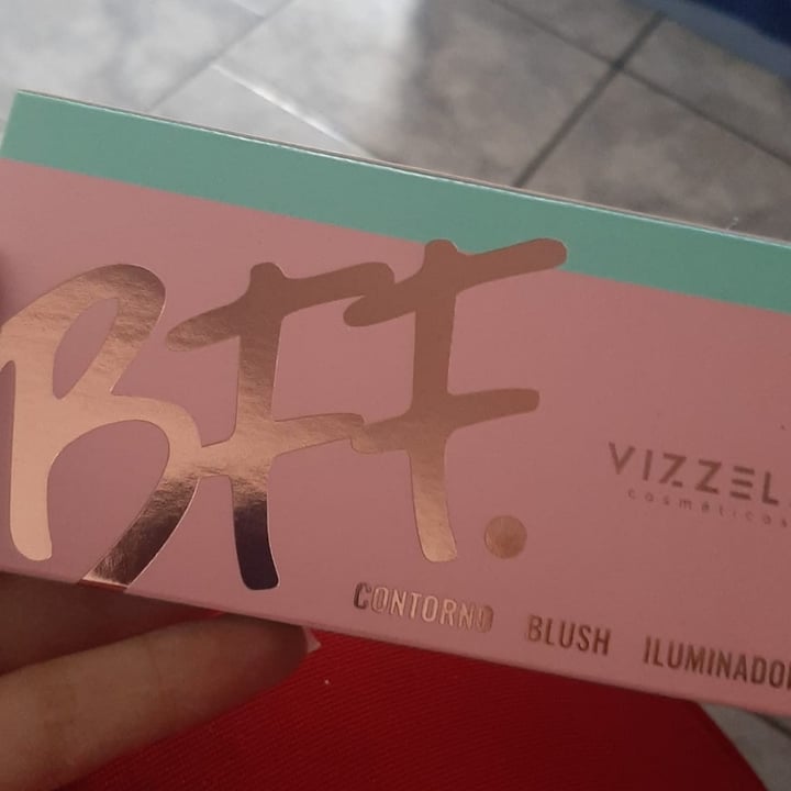photo of Vizzela Cosméticos Paleta BFF - Blush/Contorno/Iluminador shared by @aamendess on  24 Jul 2021 - review