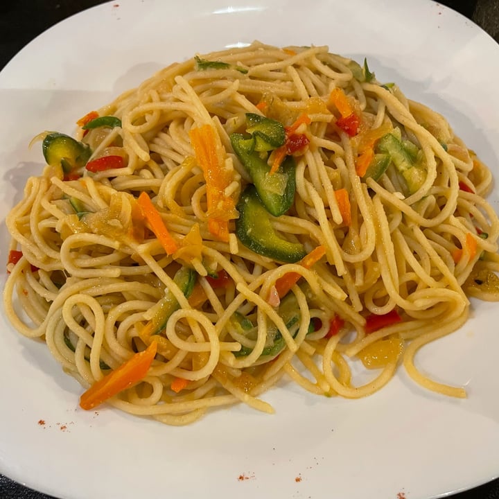 review photo of Restaurant La Gran Familia Tallarines con Vegetales shared by @vanepiterman on 25 Jan 2022 - review