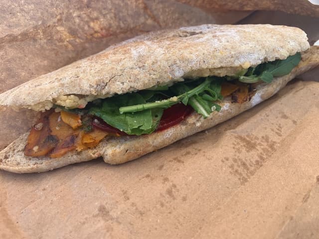 「Sándwich Hummus」の料理の写真