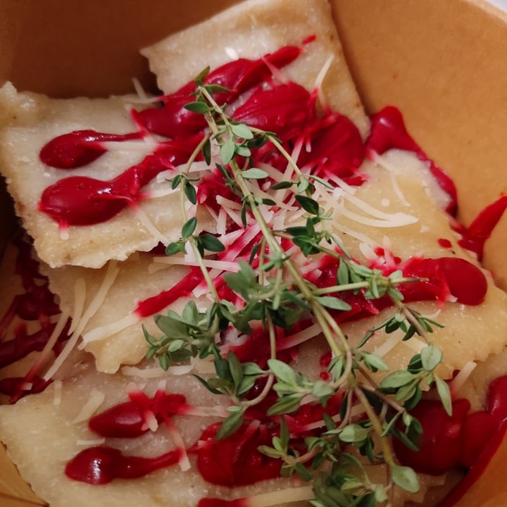 review photo of La Casa Viva Russafa YUVIOLIS RELLENOS DE SOBRASADA VEGANA, QUESO Y JAMON VEGANO, ESPARRAGOS Y CEBOLLA, PESTO VEGANO, Y TOFU shared by @boymcfancy on 19 Jan 2022 - review