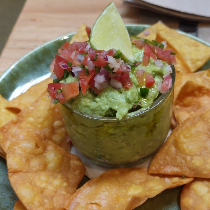 photo of Mercado La Galiciana Guacamole con totopos shared by @isagarmend on  01 Jul 2021 - review