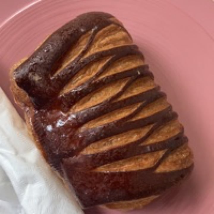 photo of L' Artisane Creative Bakery Chocolate croissant shared by @disney12 on  16 Nov 2020 - review