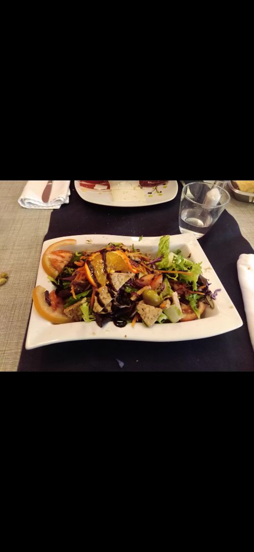 review photo of L'herbolari Ensalada de Tempeh shared by @ppraz on 25 Nov 2019 - review