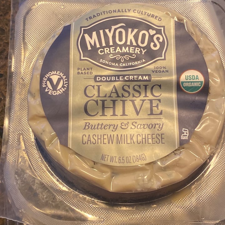 photo of Miyoko's Creamery Cream cheese shared by @lrog on  22 Feb 2022 - review